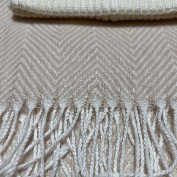 Vince Camuto Faux Fur Pom Beanie & Scarf Set - Picture 5 of 10